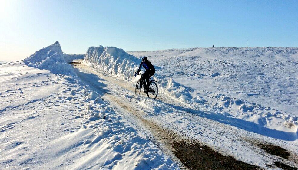 Hughes gets some "practice" in Iqaluit (via Clara Hughes on Twitter: http://ow.ly/wpXNG).