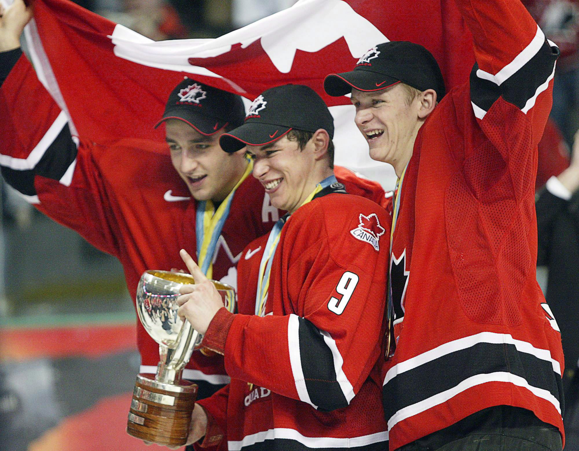 London Knights - #FunFactFriday in the 04/05 season Corey Perry and Captain  Danny Syvret joined the double gold club! Winning IIHF World Junior Gold  and the Memorial Cup in the same season!