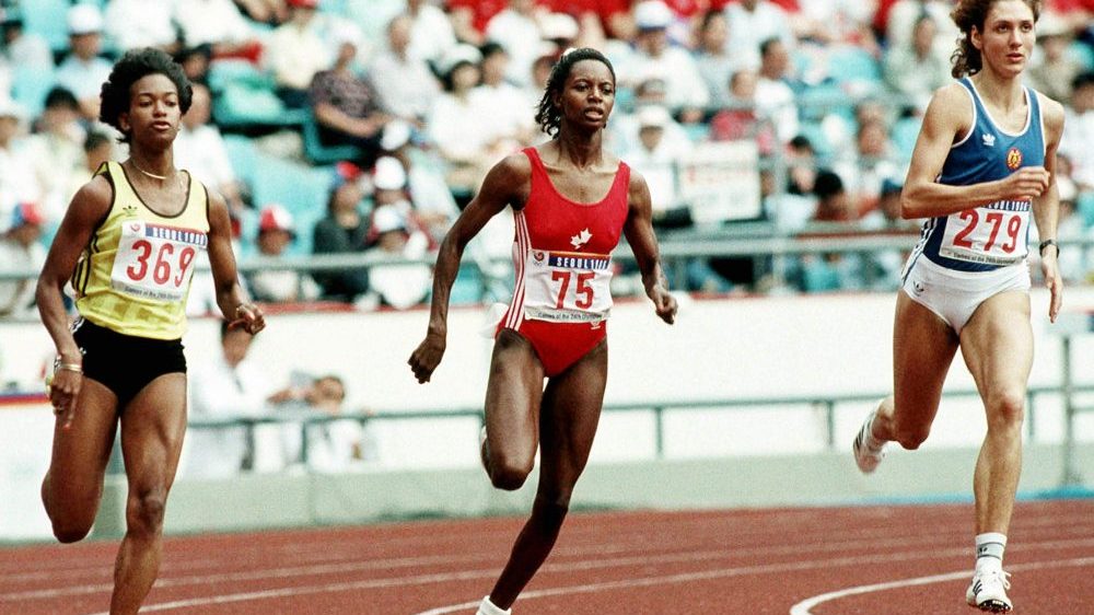 Marita Payne-Wiggins (centre)