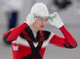 Jeremy Wotherspoon adjusting glasses before race