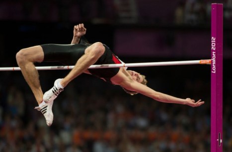 Derek Drouin clears 2.29 metres to place 6th in qualifying for the high jump final at the 2012 London Olympics