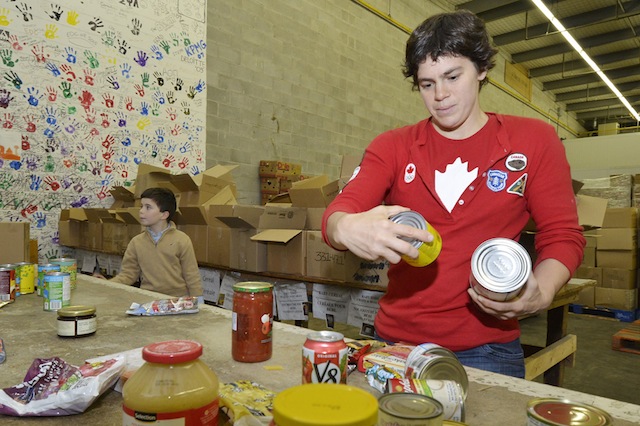 FoodBank_Oct5_2012_FoodBank_Oct5_2012__AMM5440