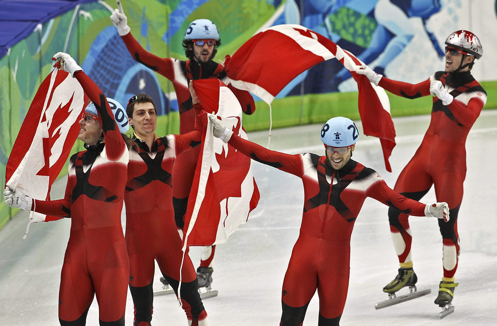 Short track speed skaters carry Canadian flag on victory lap 