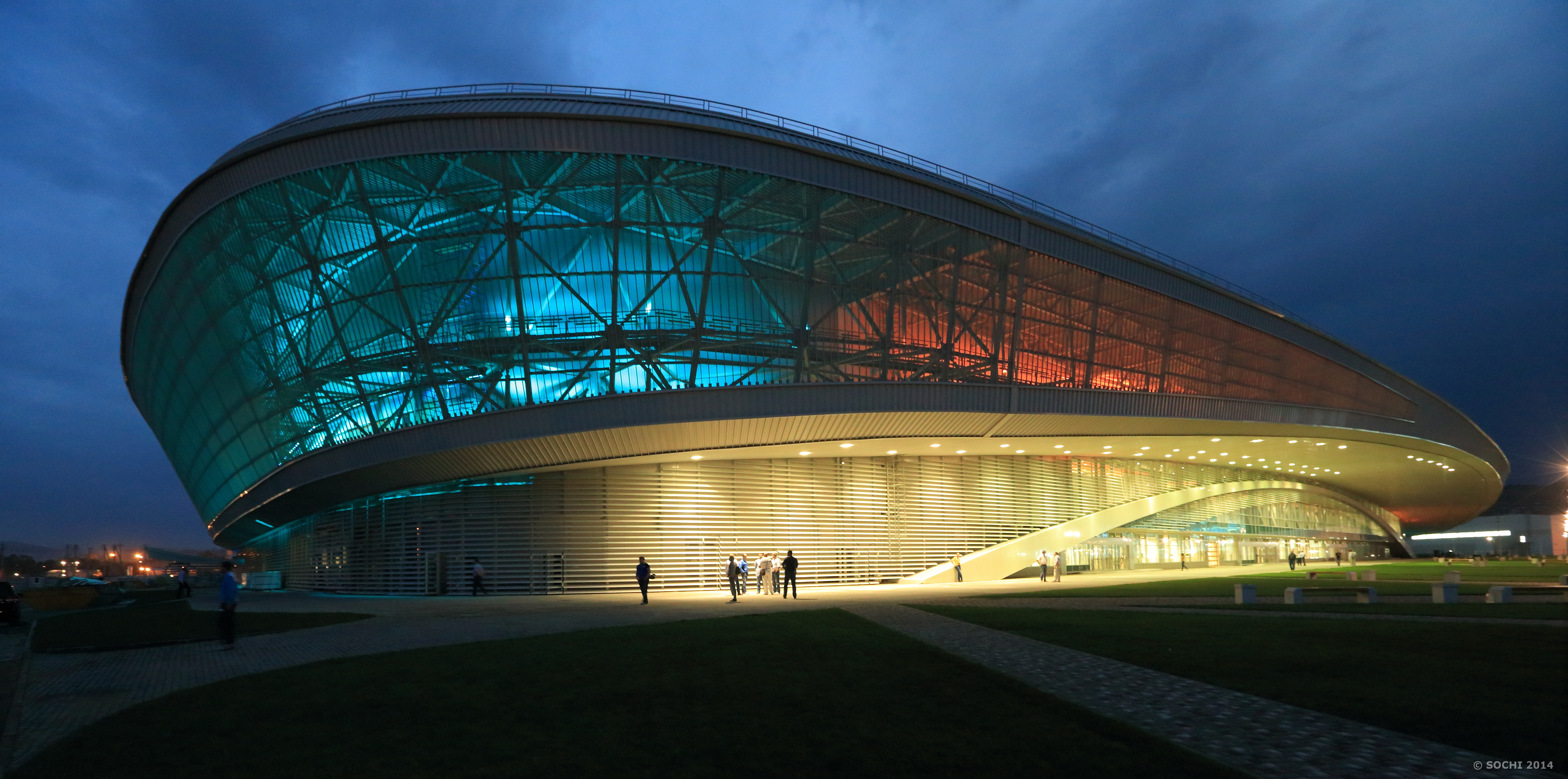 Крытый велотрек в крылатском 1980. Стадион олимп казань. Легкоатлетический манеж ниу мгсу, москва. Олимпийский парк сочи конькобежный центр. Предмет спортивные сооружения.