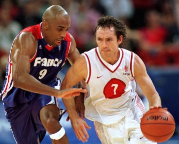NASH, DIOUMASSI Steve Nash tries to move the ball against Makan Dioumassi of France
