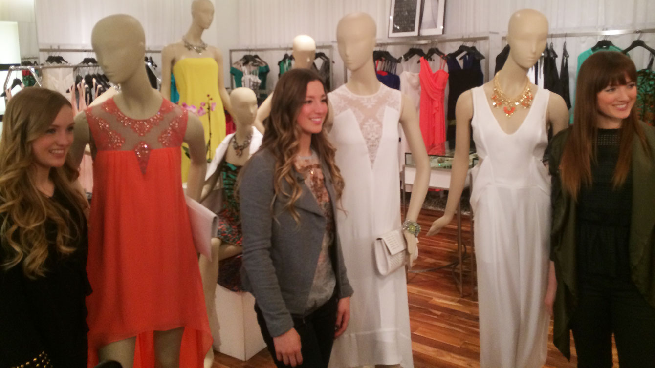 After a frantic five-minute shopping spree, the girls each design their ideal red carpet look.