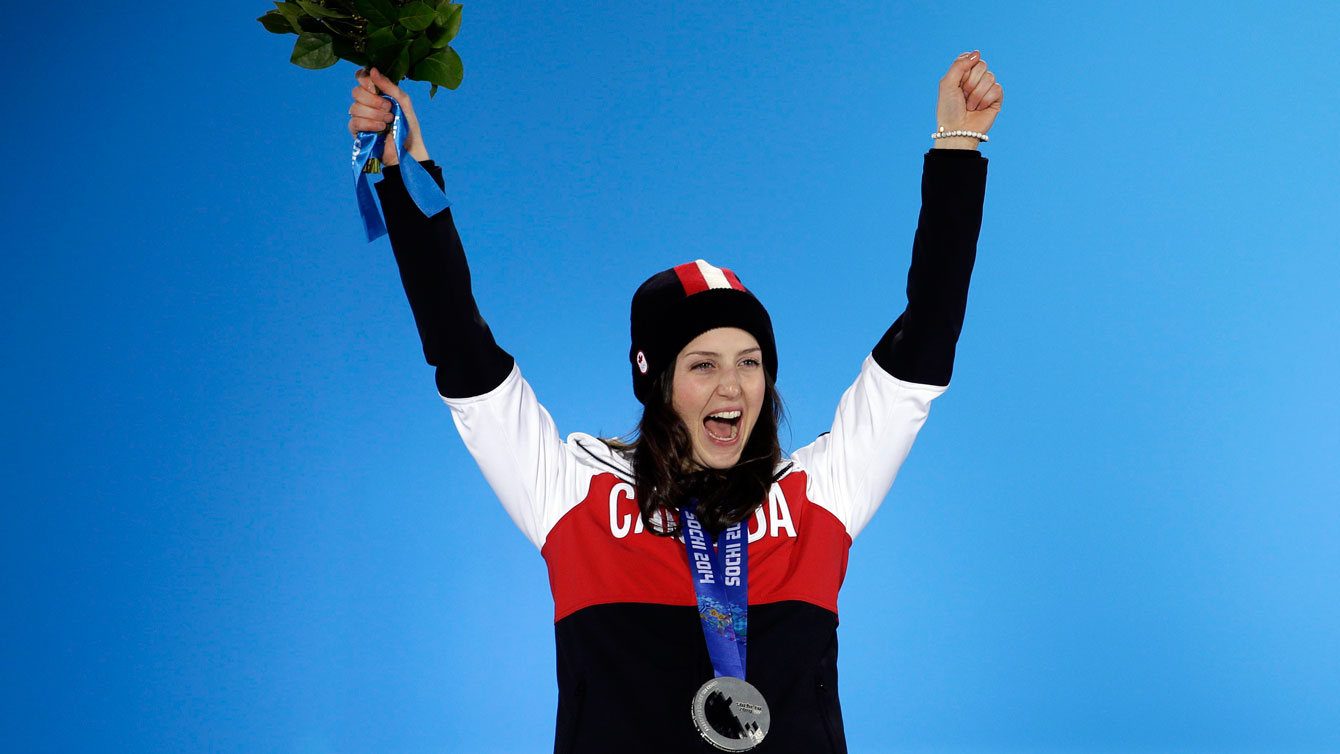 Kelsey Serwa celebrates her silver medal (Photo: CP)