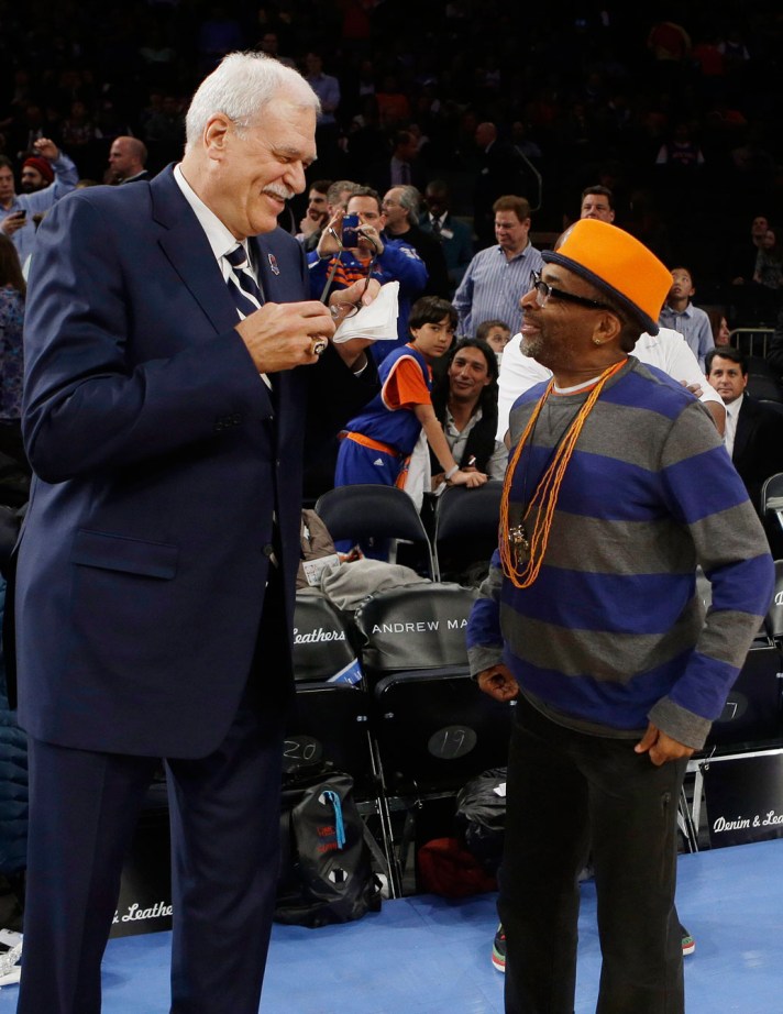 Former Knicks coach Jack Nicholson talks with Spike before a ceremony. Photo: CP