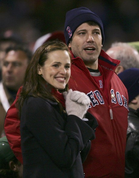 Ben Affleck and Jennifer Garner cheering on the Red Sox. Photo: CP