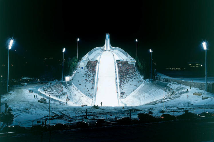 Holmenkollen at night. Photo: bit.ly/14H7qPi