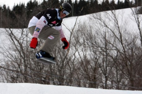 ac-29-3 Rob Fagan grabbing some air mid-race. (Photo: Canada Snowboard)