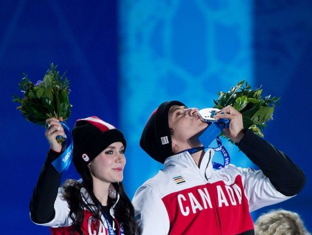 Tessa Virtue and Scott Moir celebrate their silver medal (Sochi)