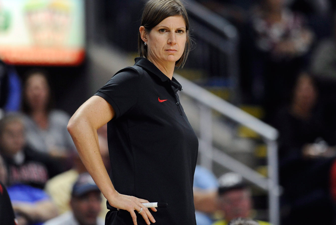Lisa Thomaidis is the head coach of the women's national basketball team. 