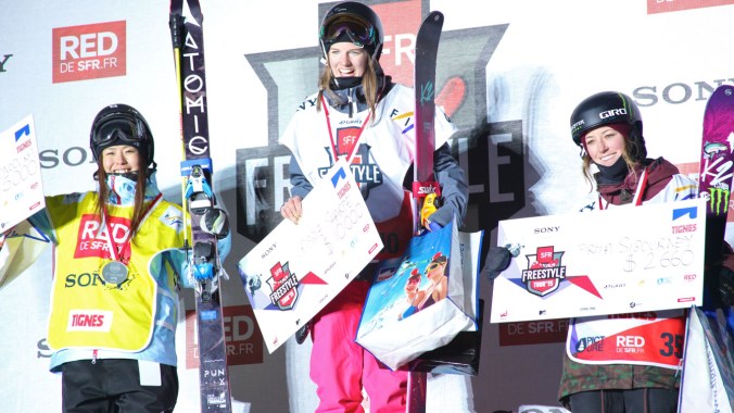 Cassie Sharpe (centre) takes first place in Tignes (photo via Chad Buchholz/FIS).