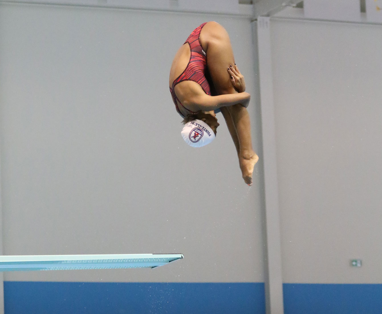 Jennifer Abel warms up while wearing a bathing cap. A report on April 1, 2015 indicates the cap is under review by FINA.
