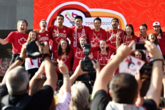_COC5795-(1) Harnett (far left) joins athletes at one of the nightly celebrations at Nathan Phillips Square.