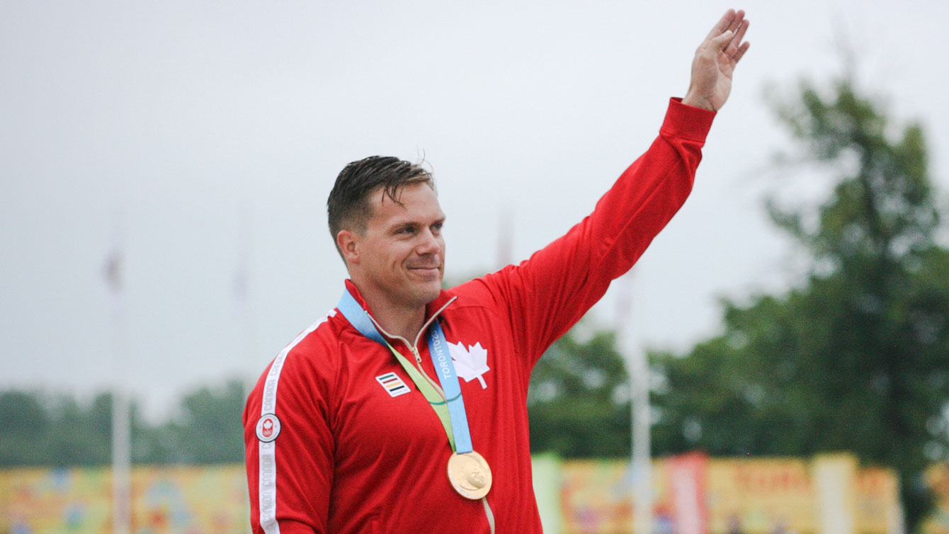 Mark de Jonge waves to the crowd in Welland after winning Pan Am Games kayak gold on July 14, 2015. 