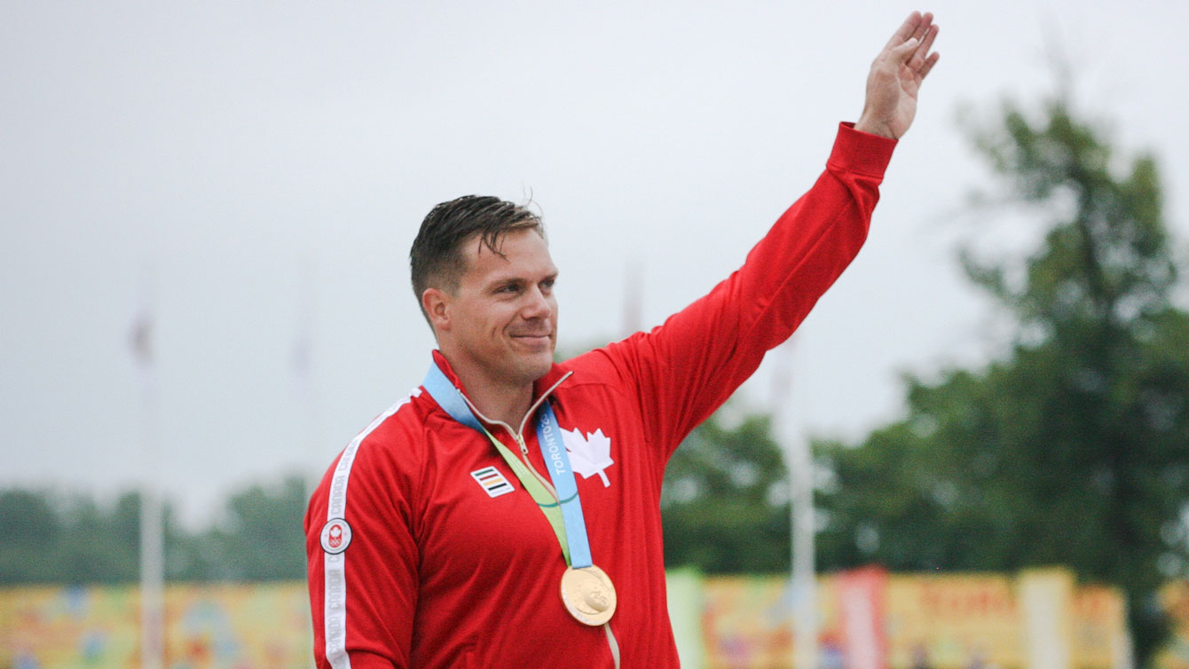 Mark de Jonge waves to the crowd in Welland after winning Pan Am Games kayak gold on July 14, 2015.