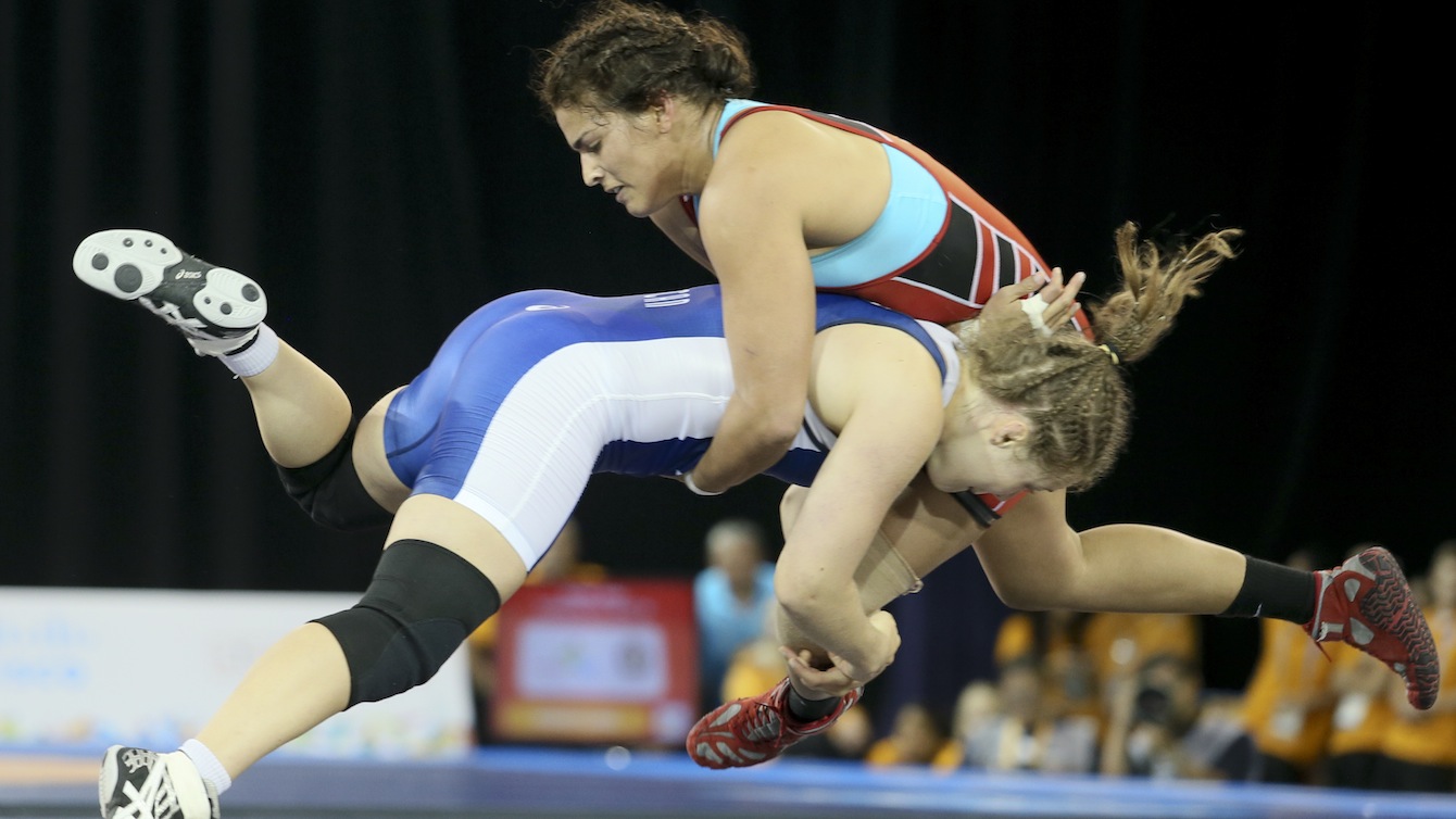 Dorothy Yeats (blue) of Montreal defeated Maria Acosta of Venezula for the gold medal in the freestyle wrestling finals at the PanAmerican Games in Mississauga, Ont. Photo by Mike Redwood