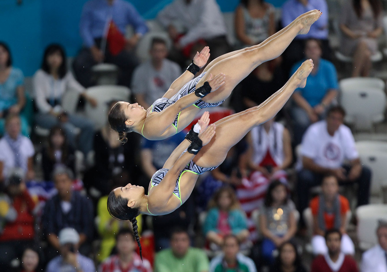 Roseline Filion (foreground) and Meaghan Benfeito diving at London 2012.