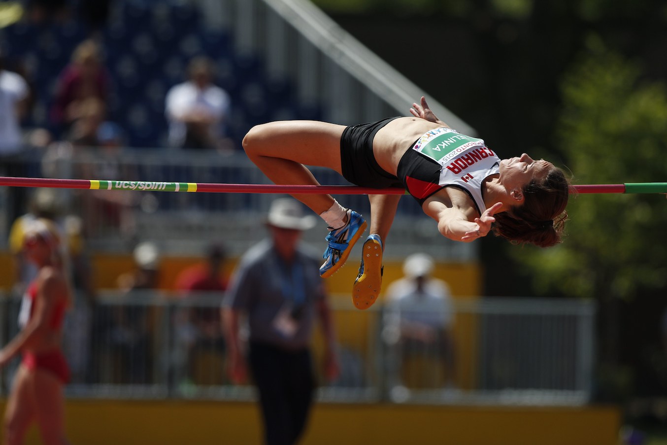 Jessica Zelinka competing