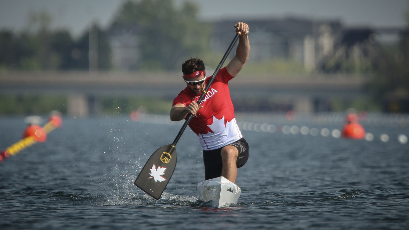 Mark Oldershaw canoes to a Pan Am Games silver in Welland on July 13, 2015. 