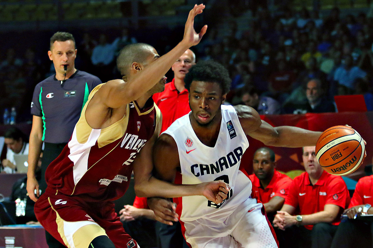 Andrew Wiggins (right) on September 3, 2015 in Canada vv Venezuela game during the 2015 FIBA Americas Championship at the Palacio de los Deportes in Mexico (photo: Hugo Avila/FIBA Americas).