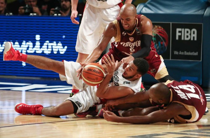Gallery-1-1 Venezuela played Canada scrappy on many occasions. (Photo: FIBA)