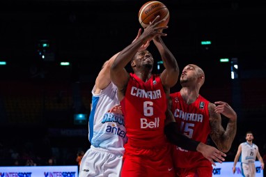 Melvin Ejim in action at the Olympic qualifier on Mexico City in September, 2015. (Photo: FIBA)
