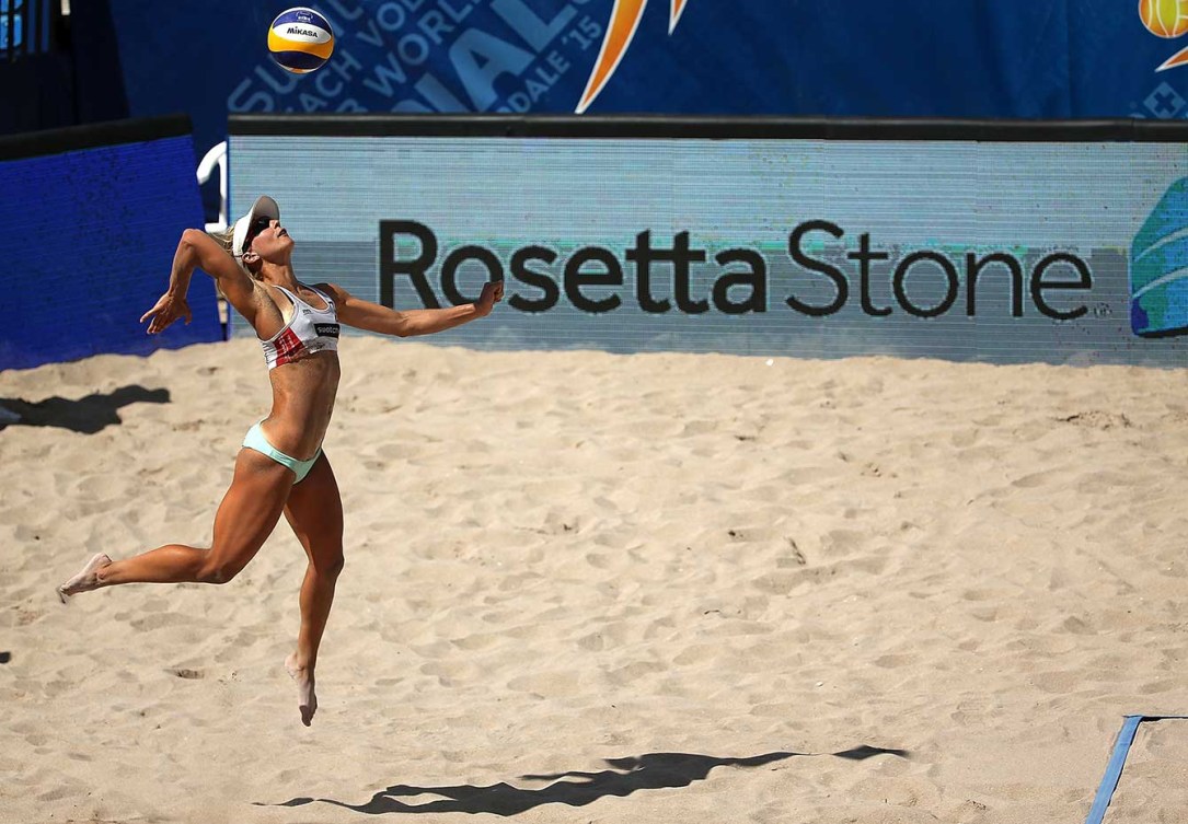 Heather Bansley serves during a semifinal at 2015 World Tour Finals.