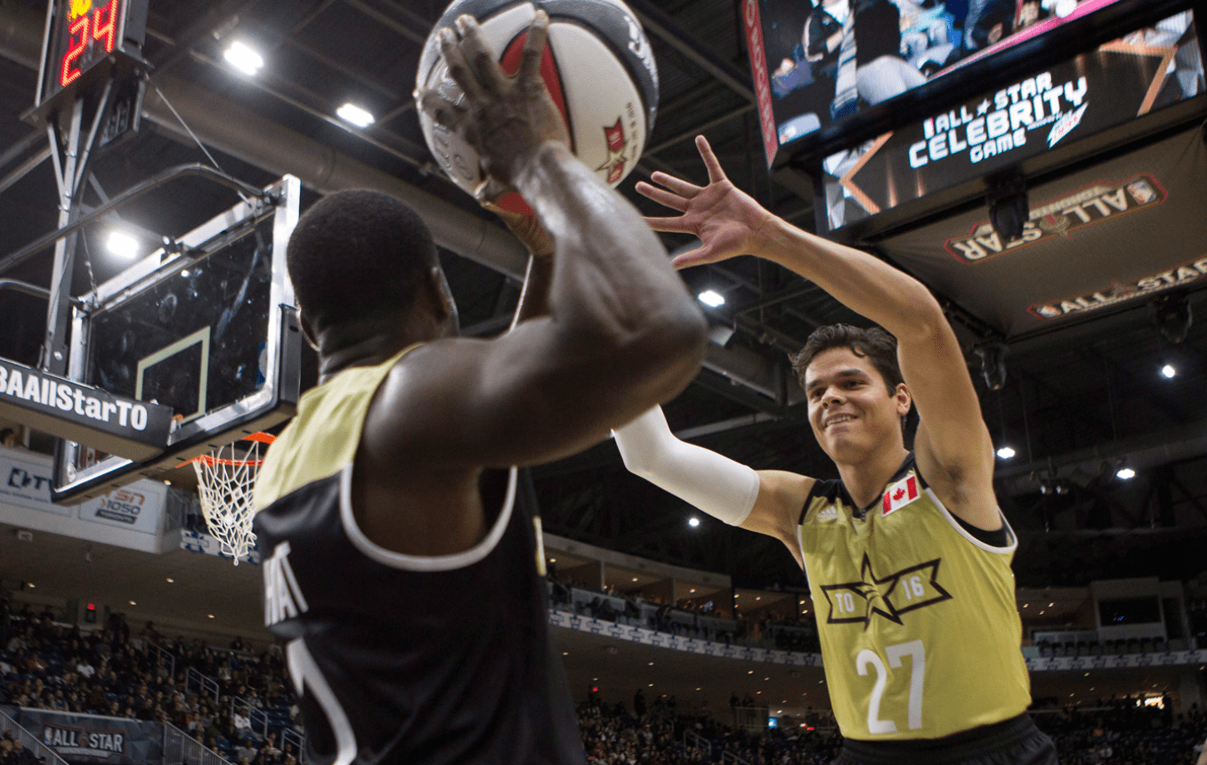 Milos Raonic gets in front of comedian Kevin Hart at the NBA All-Star celebrity game on February 12, 2016 in Toronto.