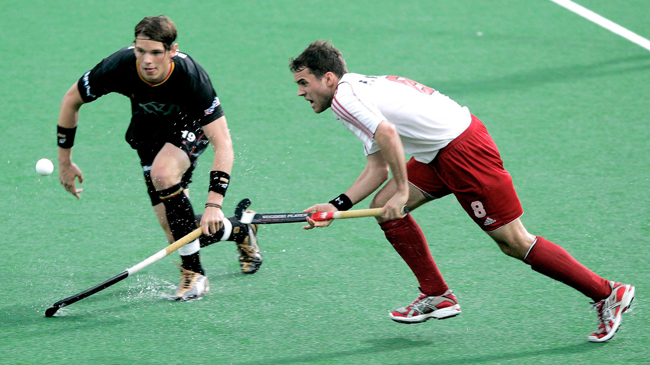 Philip Wright chases the ball during their match at the 17th Sultan Azlan Shah Cup in Ipoh, Malaysia on May 9, 2008. 