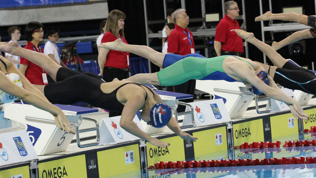 Brittany MacLean (in green) takes off for the women's 800m freestyle final at Rio Trials on April 9, 2016 (Photo: Patricia Armstrong Corsini via Swimming Canada). 