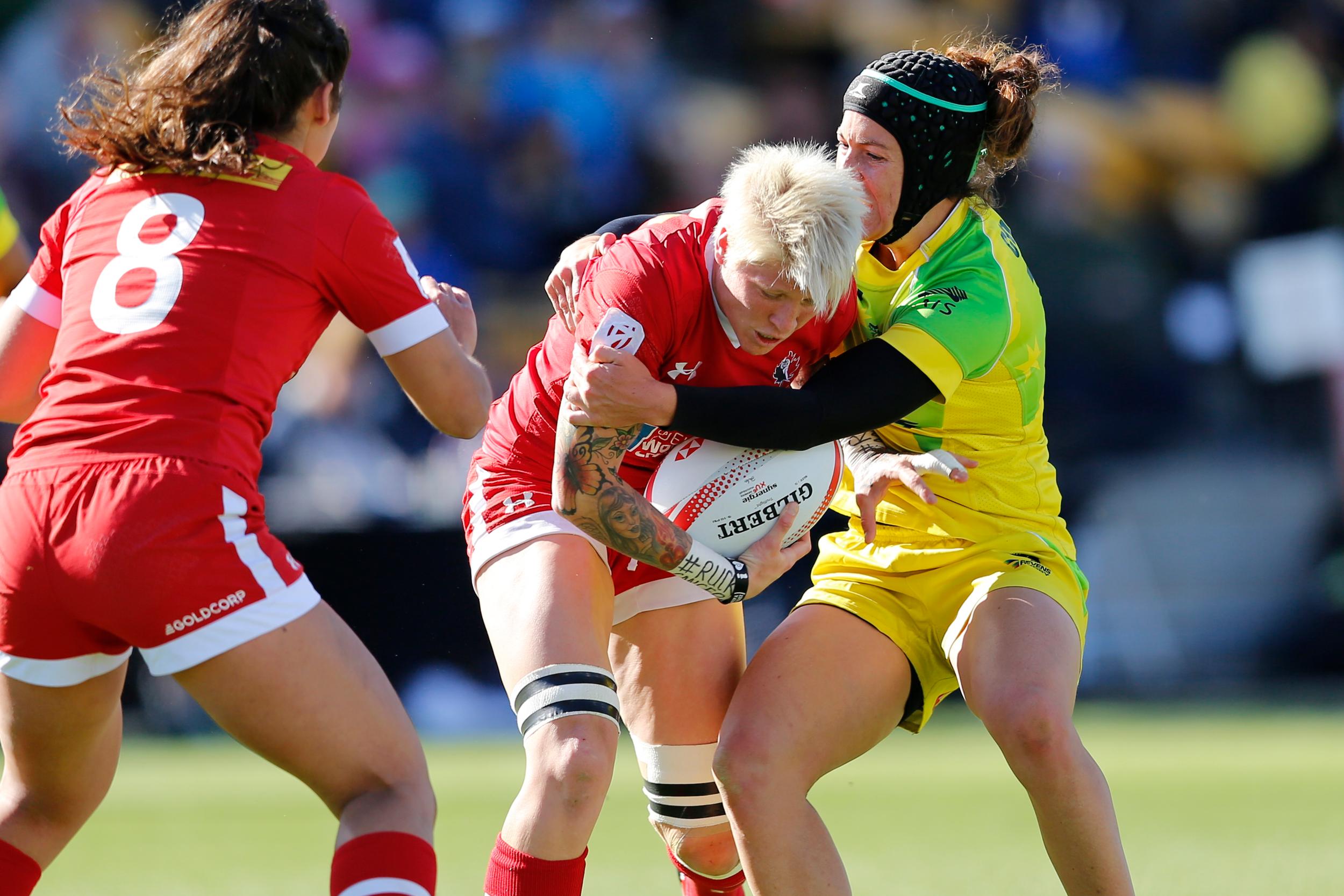 Jen Kish of Canada maintains possession as Australia comes in for the tackle at Atlanta 7s (Photo: Mike Lee @ KLC Fotos).