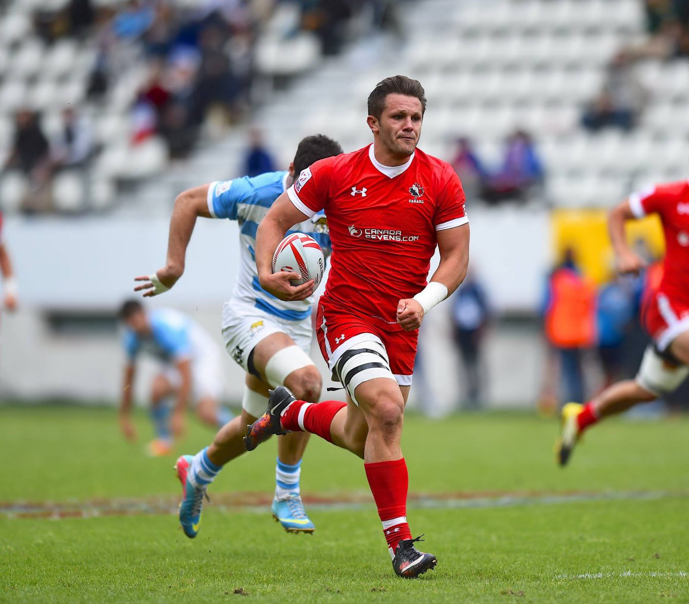 Admir Cejvanovic carries the ball in a match against Argentina at Paris Sevens 2016 (Photo: Rugby Canada).