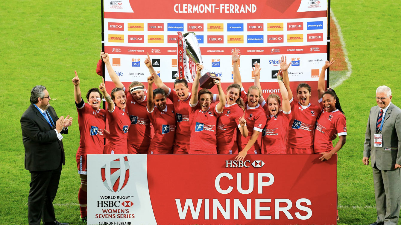 Canada celebrates winning the Clermont Sevens in the World Rugby Women's Sevens Series on May 29, 2016 (Photo: World Rugby). 