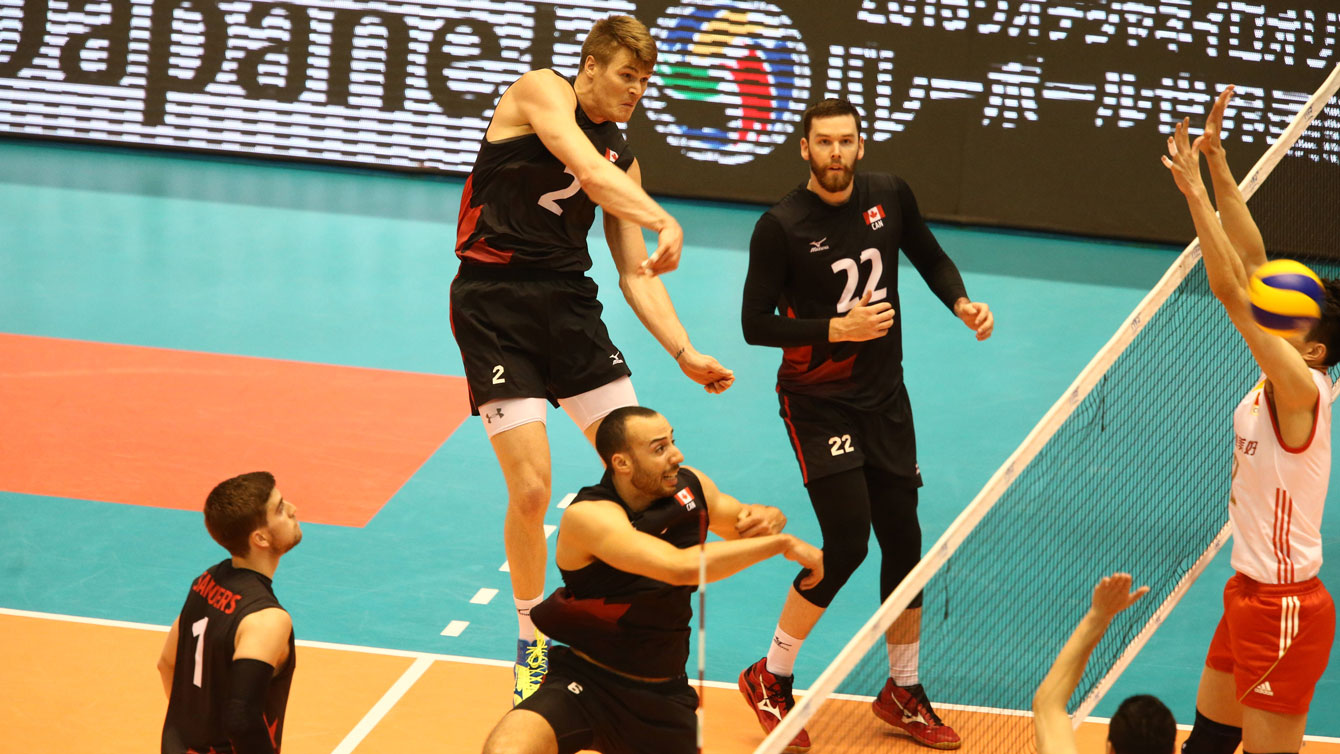 Gord Perrin (2) spikes past a Chinese block on June 5, 2016 in Tokyo at the final Olympic qualifying tournament for Rio 2016 (Photo: FIVB).