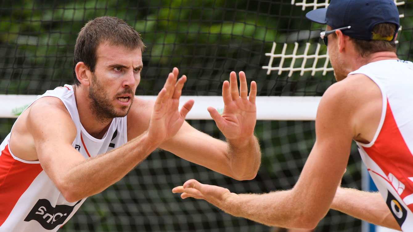 Ben Saxton (left) with Chaim Schalk at the Hamburg Major in June 2016 (Photo: FIVB). 