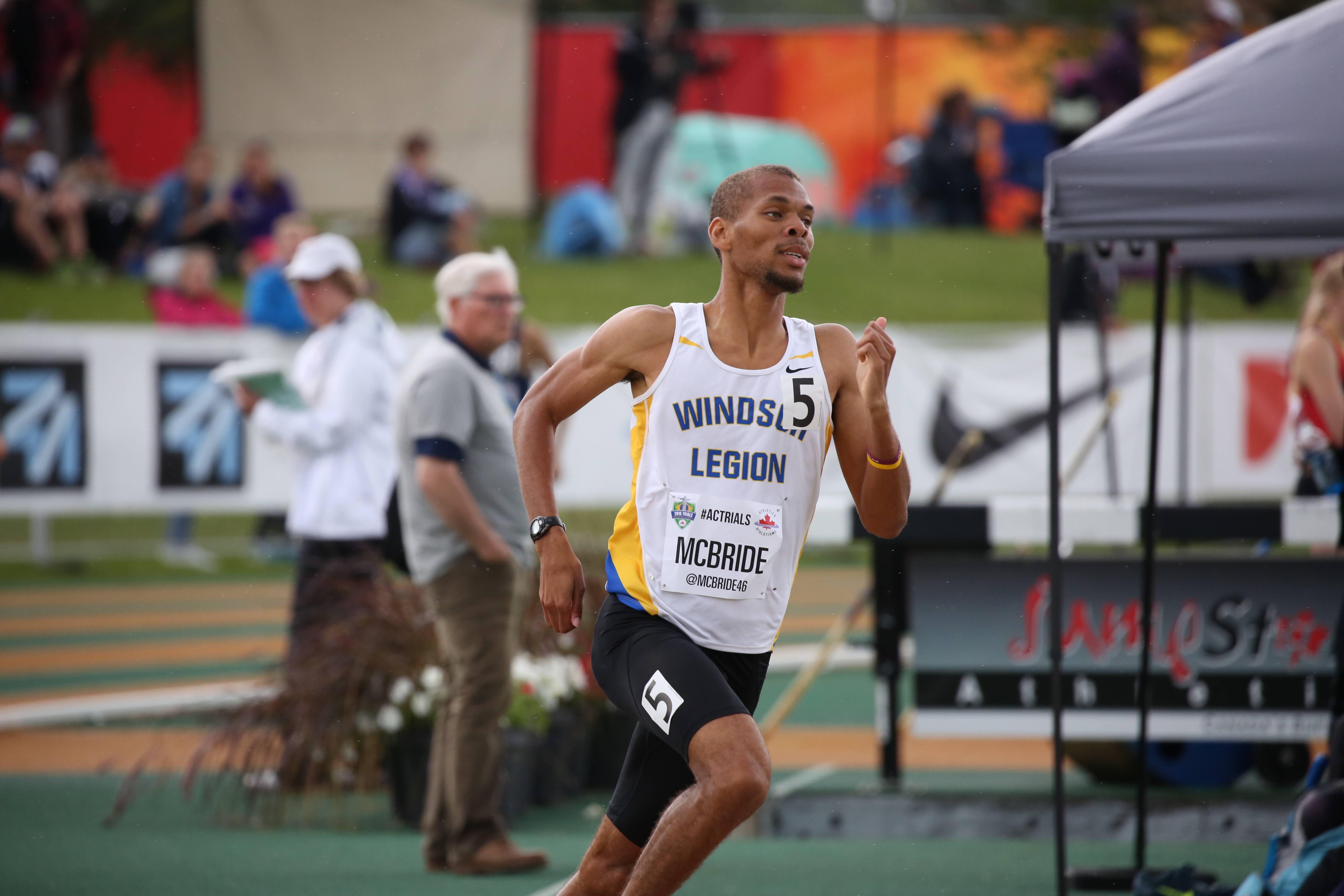 Brandon McBride competing in the 800m at the Canadian Track and Field Championships and Selection Trials for the 2016 Summer Olympic and Paralympic Games, in Edmonton, Alta. (Steve Boudraeu/COC)