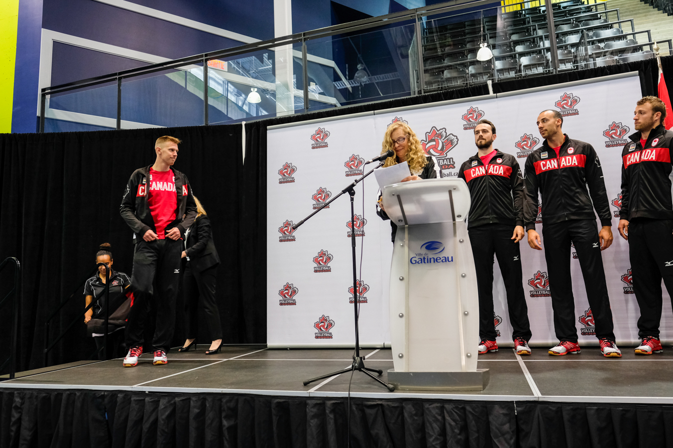 Daniel Jansen Vanoorn receiving his Rio 2016 team jacket on July 22, 2016. (Thomas Skrlj/COC)