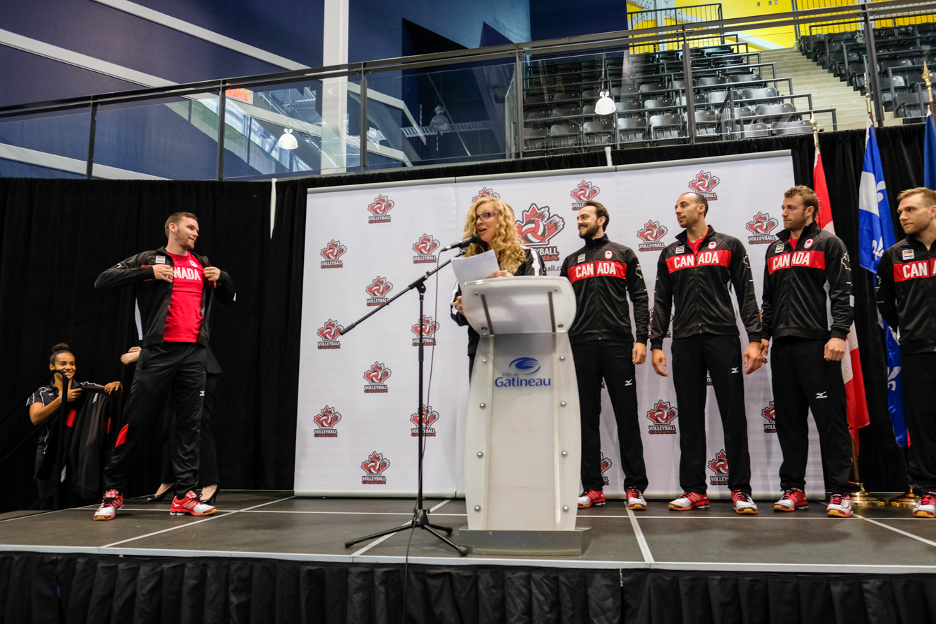 Steve Marshall receiving his Rio 2016 team jacket on July 22, 2016. (Thomas Skrlj/COC)