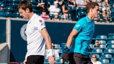 Canada's Daniel Nestor (left) and Vasek Pospisil (right) compete at the semifinals of the Rogers Cup on July 30, 2016 in Toronto. (Thomas Skrlj/COC)