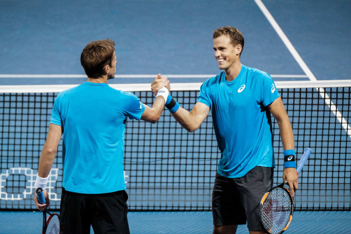 Canada’s Vasek Pospisil and Daniel Nestor play doubles in the quarterfinals of the Rogers Cup in Toronto on July 29, 2016. (Thomas Skrlj/COC)