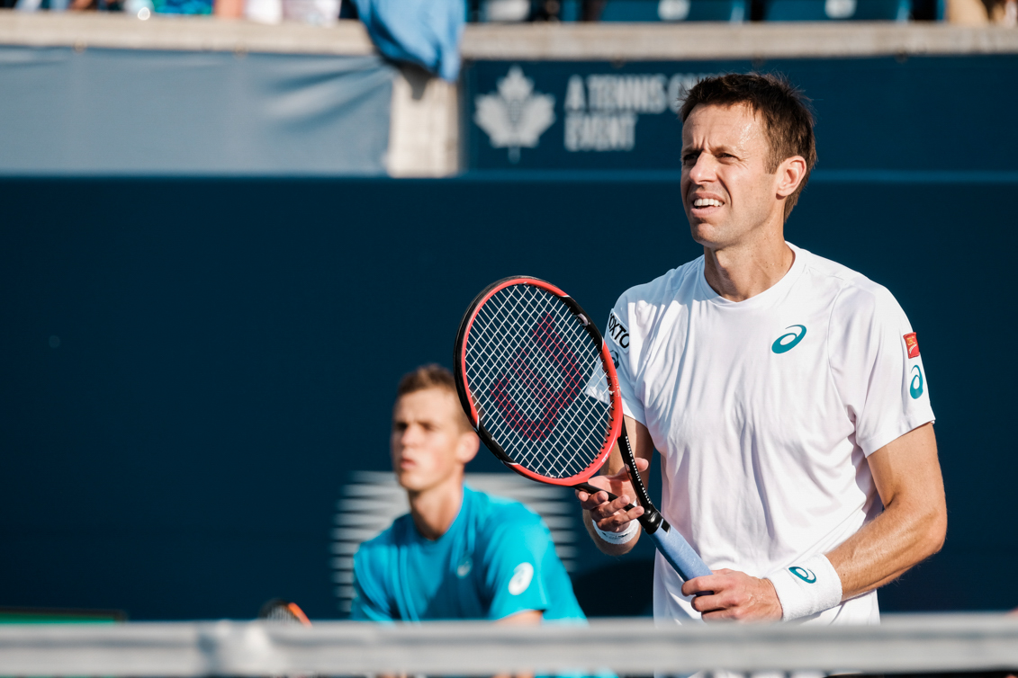 Canada’s Vasek Pospisil and Daniel Nestor play doubles in the semifinals of the Rogers Cup in Toronto on July 30, 2016. (Thomas Skrlj/COC)