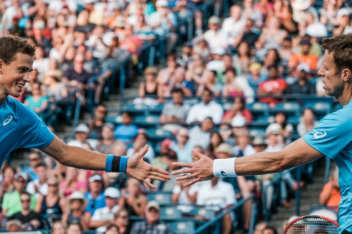 Canada’s Vasek Pospisil and Daniel Nestor play doubles in the semifinals of the Rogers Cup in Toronto on July 30, 2016. (Thomas Skrlj/COC)