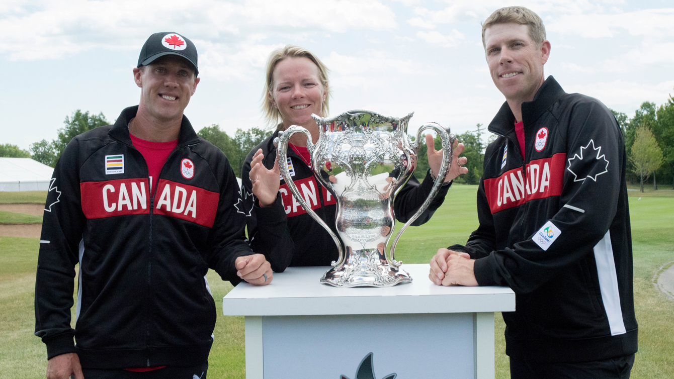 Graham DeLaet, Alena Sharp and David Hearn with the 1904 Olympic golf trophy at Team Canada's Rio 2016 golf team announcement on July 19, 2016 in Oakville. (Tavia Bakowski/COC)
