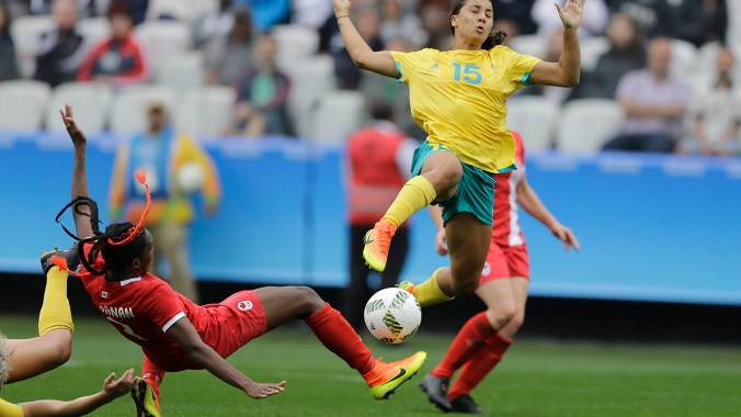 Australia's Samantha Kerr, right, fight for the ball with Canada's Kadeisha Buchanan during the 2016 Summer Olympics football match at the Arena Corinthians in Sao Paulo, Brazil, Wednesday, Aug. 3, 2016. (AP Photo/Nelson Antoine)