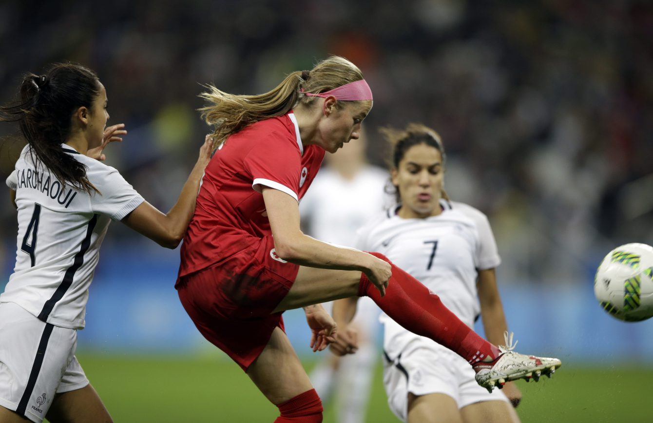 Canada's Janine Beckie controls the ball during a quarter-final match of the women's Olympic football tournament between Canada and France in Sao Paulo, Brazil, Friday Aug. 12, 2016.(AP Photo/Nelson Antoine)