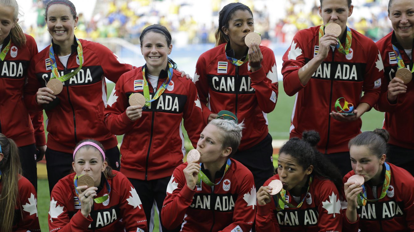 Team Canada poses for photos after winning the bronze medal in the women's Olympic football tournament between Brazil at the Arena Corinthians stadium in Sao Paulo, Friday Aug. 19, 2016. (AP Photo/Nelson Antoine)
