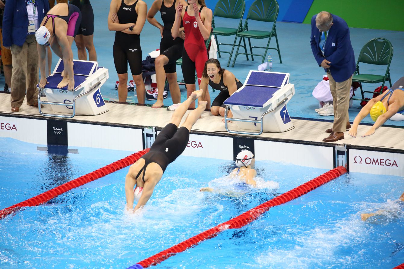 The Rio 2016 4x200m freestyle team exchanges into it's final round with Taylor Ruck, Penny Oleksiak, Brittany Maclean and Katerine Savard on August 10 2016. (Steve Boudreau/COC)